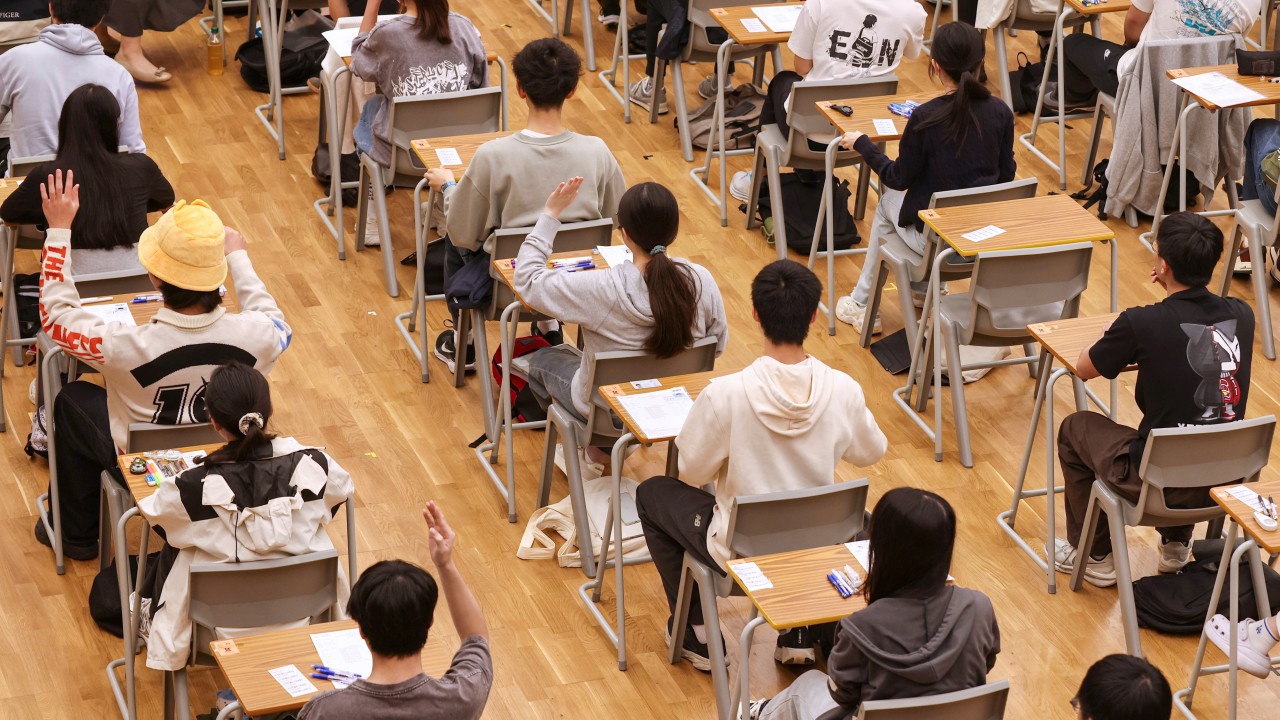 Hong Kong'da akademik başarı yarışı trajediye dönüşmemeli