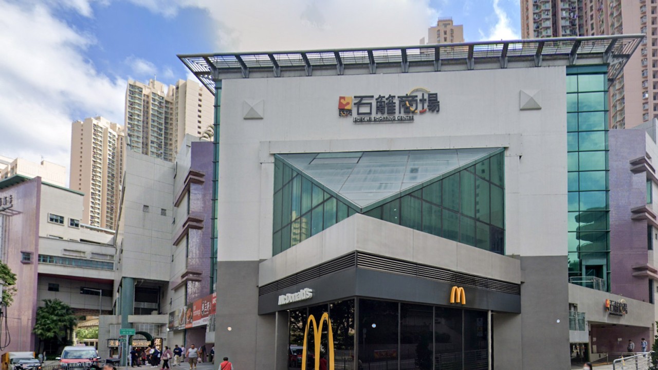Hong Kong Alışveriş Merkezinde Yürüyen Merdiven Kazası: 1 Ağır Yaralı
