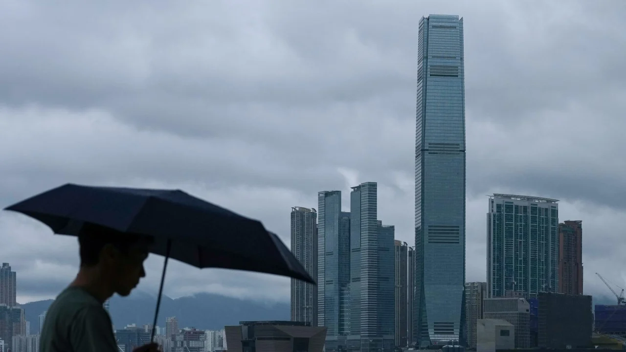 Hong Kong'da Amber Yağmur Uyarısı: Şehir Sağanaklara Hazırlanıyor