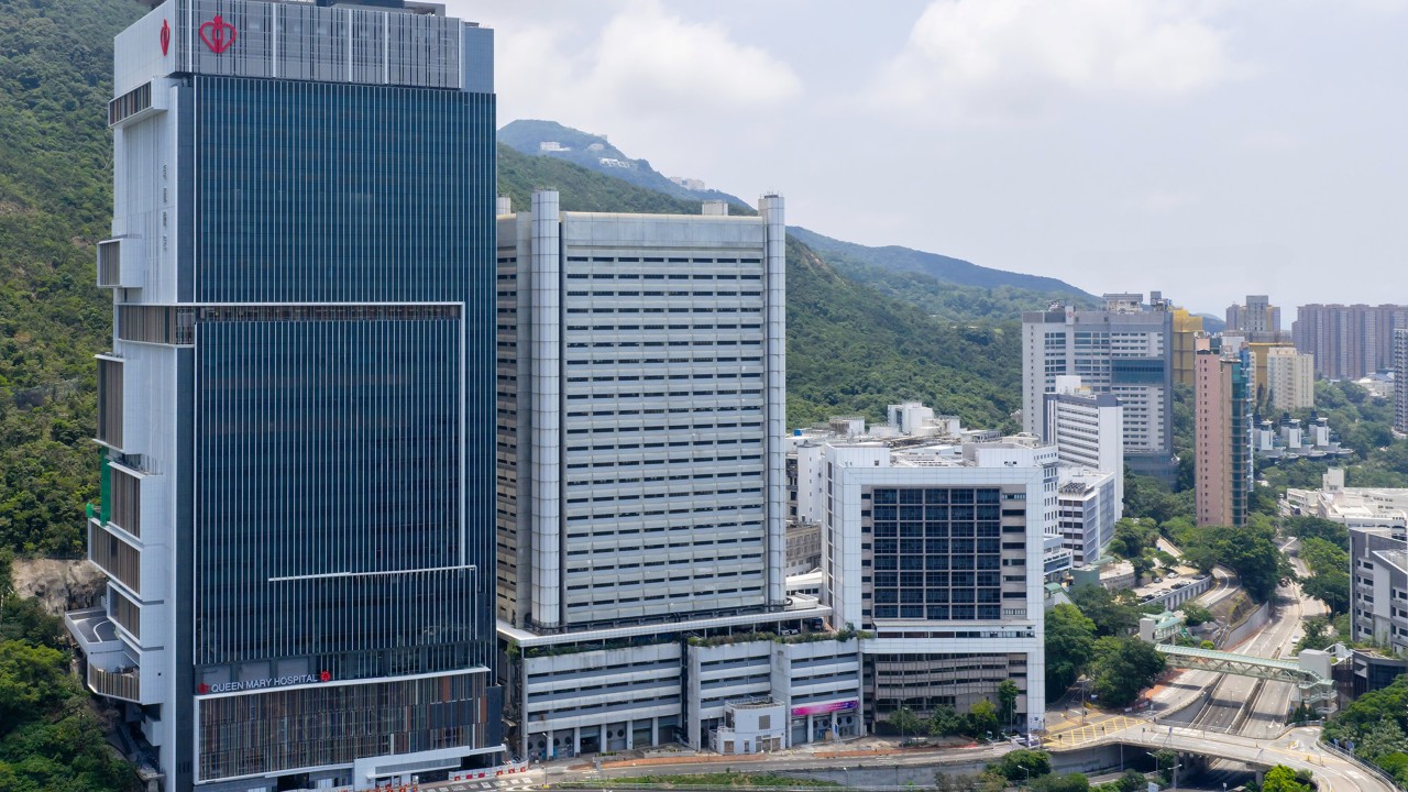 Hong Kong'da asansör arızaları hastane açılışını geciktirdi