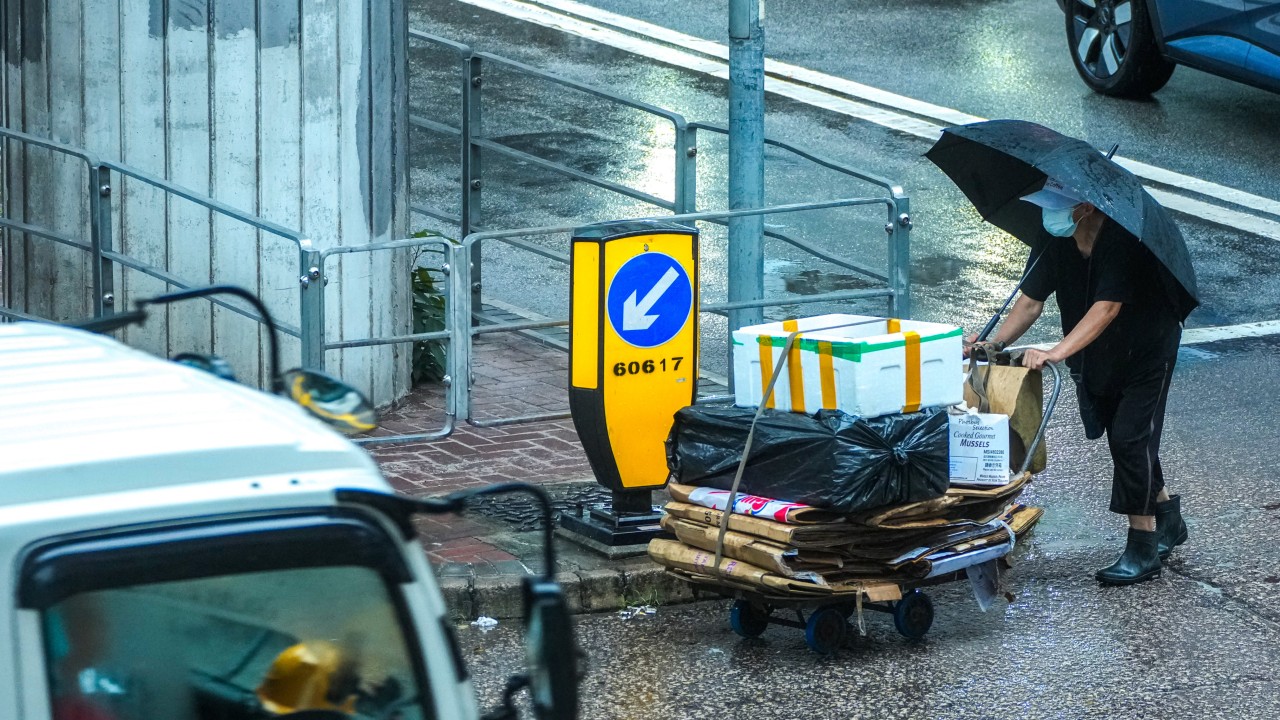 Hong Kong Bakan: Yoksulluk sınırı sınırlı bir gösterge, bakıcılar için yardım genişletilecek