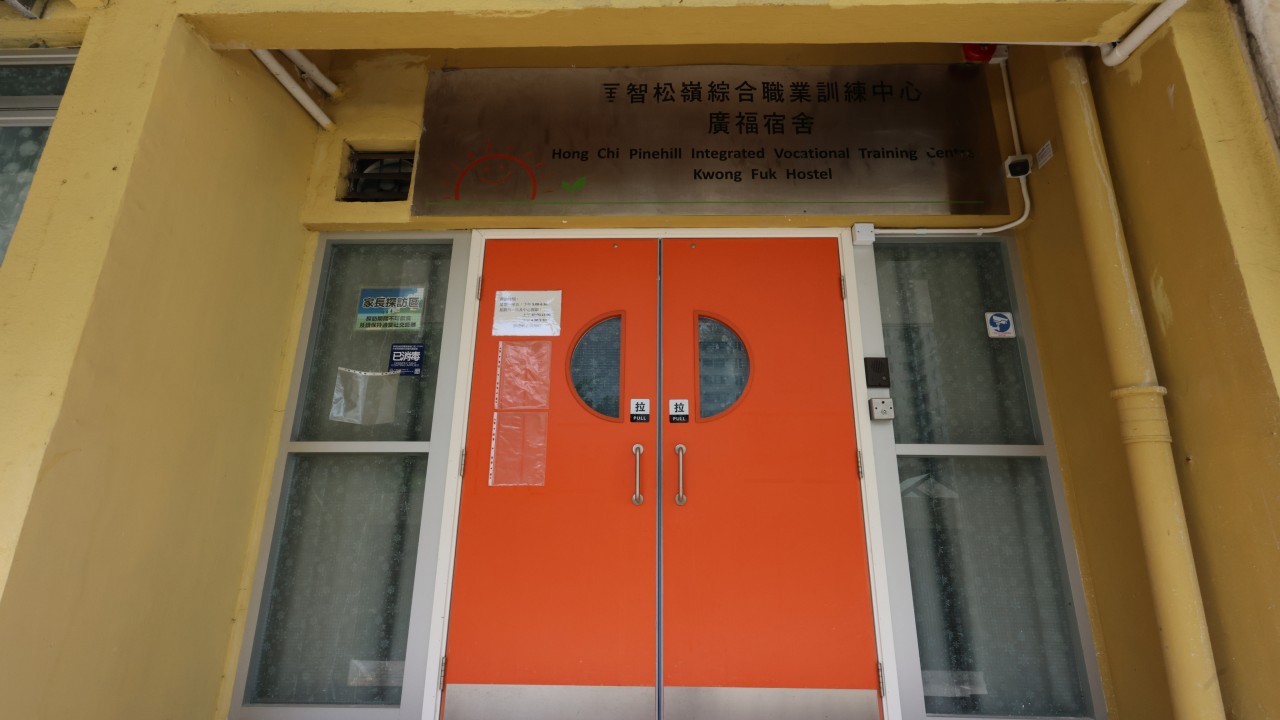 Hong Kong'da bakım evi çalışanına zihinsel engelli kadına 5 kez tecavüz suçlaması
