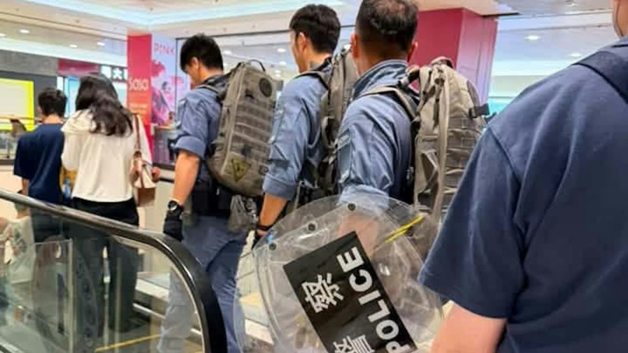 Hong Kong'da Bıçaklı Kadın Alarmı: Polis Wong Tai Sin Dairesini Kuşattı