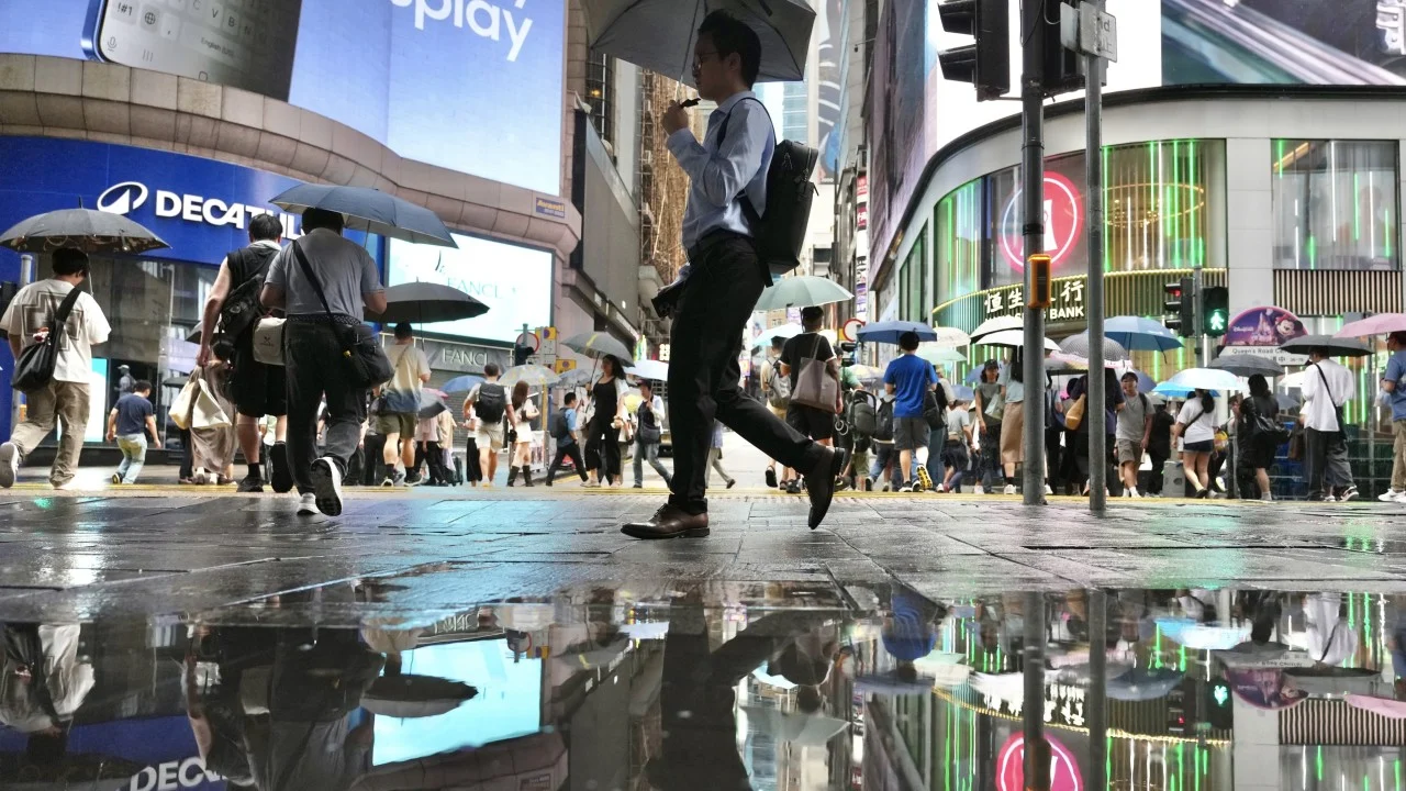 Hong Kong'da çalışan eğitim saatleri AI etkisiyle 14 yılın zirvesinde