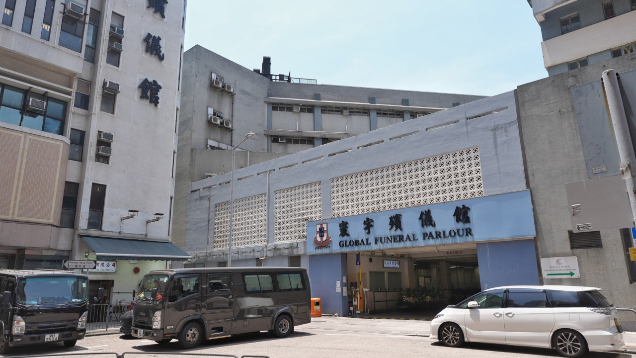 Hong Kong'da Cenaze Evi Elektrik Kesintisi Sonrası Kağıt Yakımını Sınırladı
