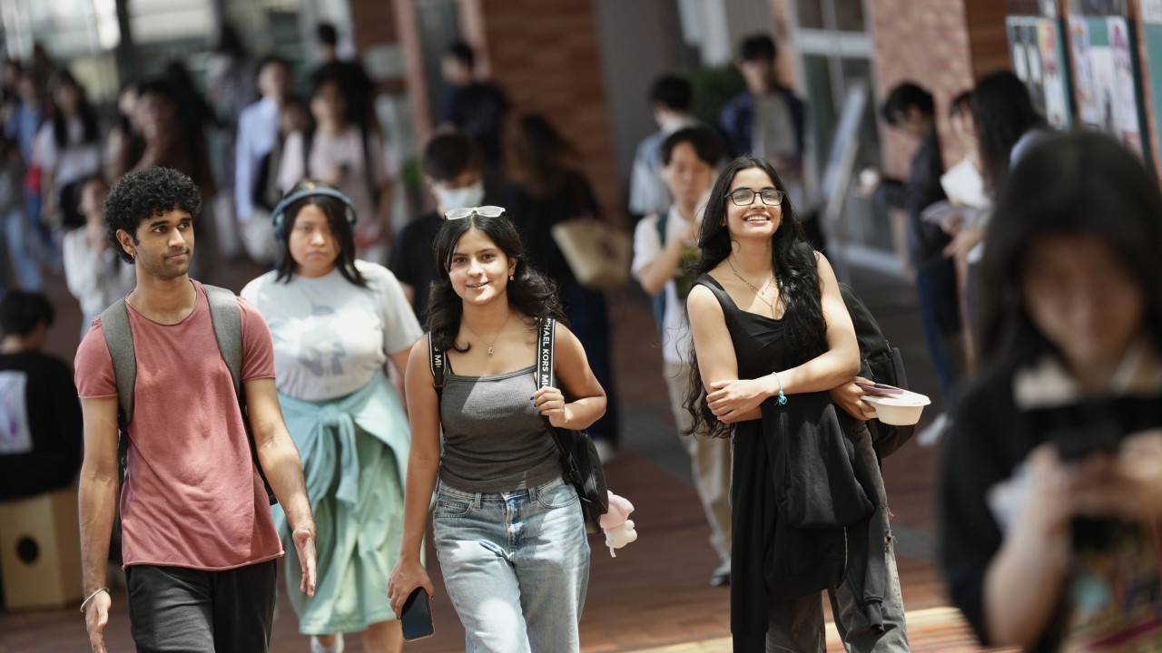 Hong Kong'da Çince Bilmeyen Öğrencilerin Üniversite Yolculuğu