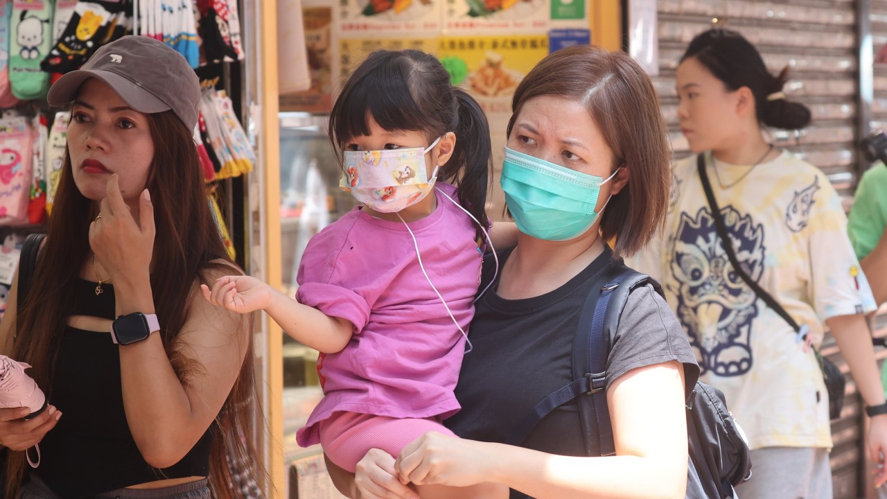 Hong Kong'da çocuklara aşı çağrısı: Üçlü solunum yolu tehdidi kapıda
