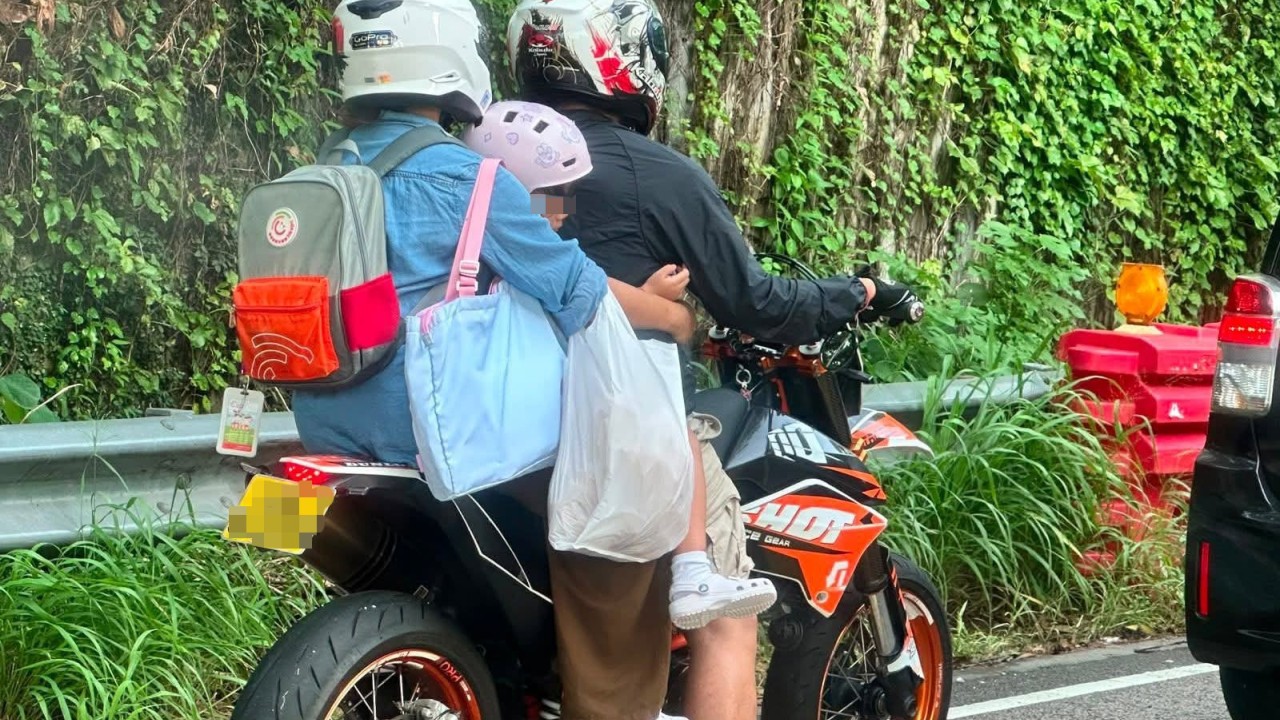 Hong Kong'da aşırı yüklü motosiklet fotoğrafına tutuklama