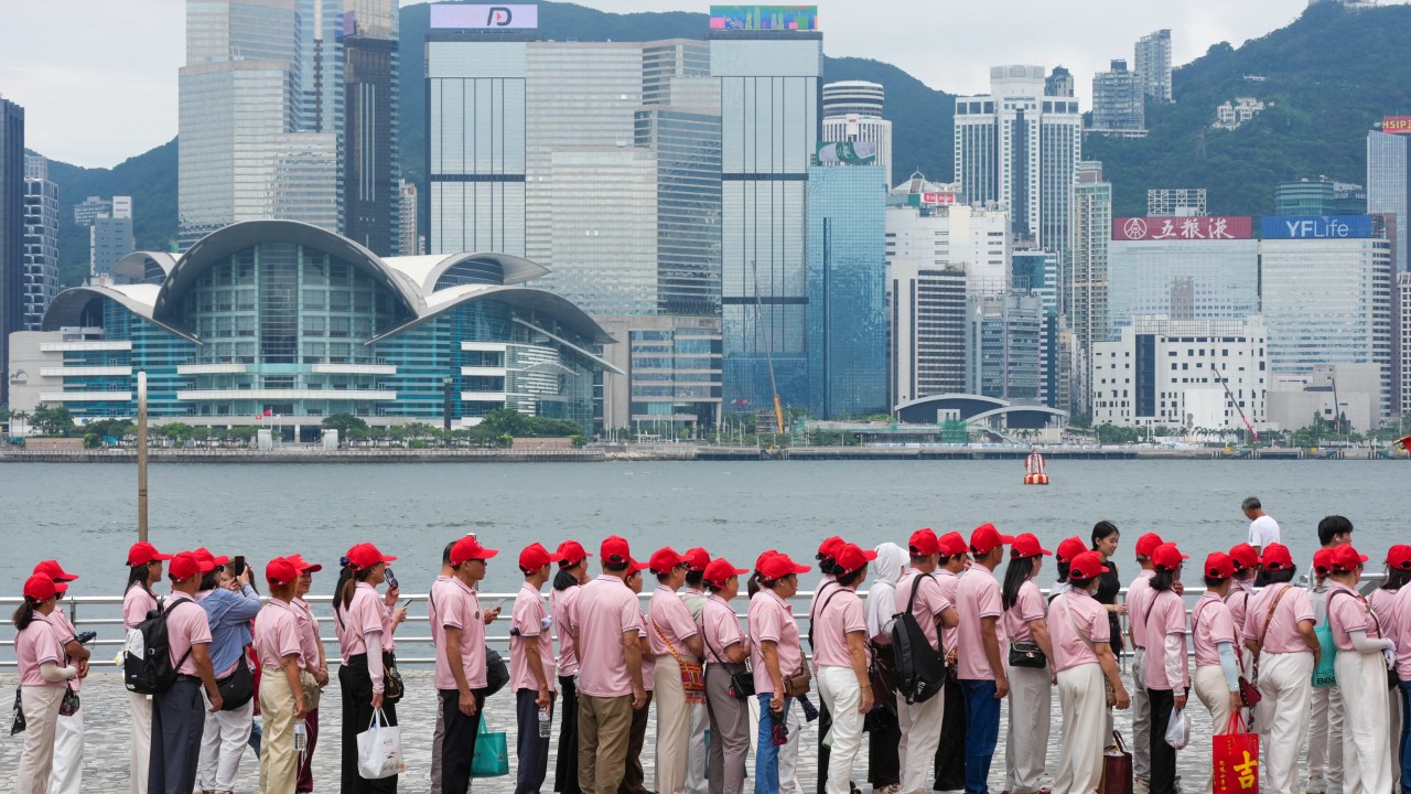 Hong Kong'da mağazaya 30 gün tur grubu yasağı