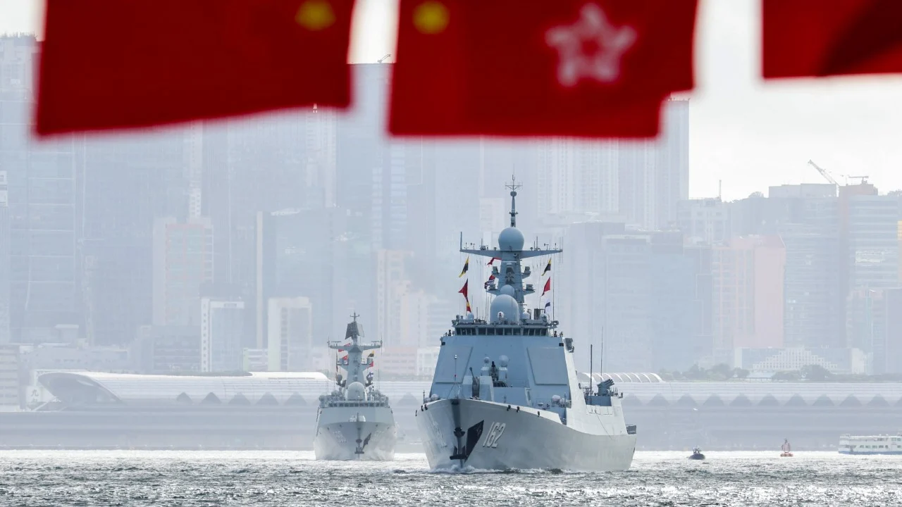Hong Kong'da PLA gemilerine yoğun ilgi