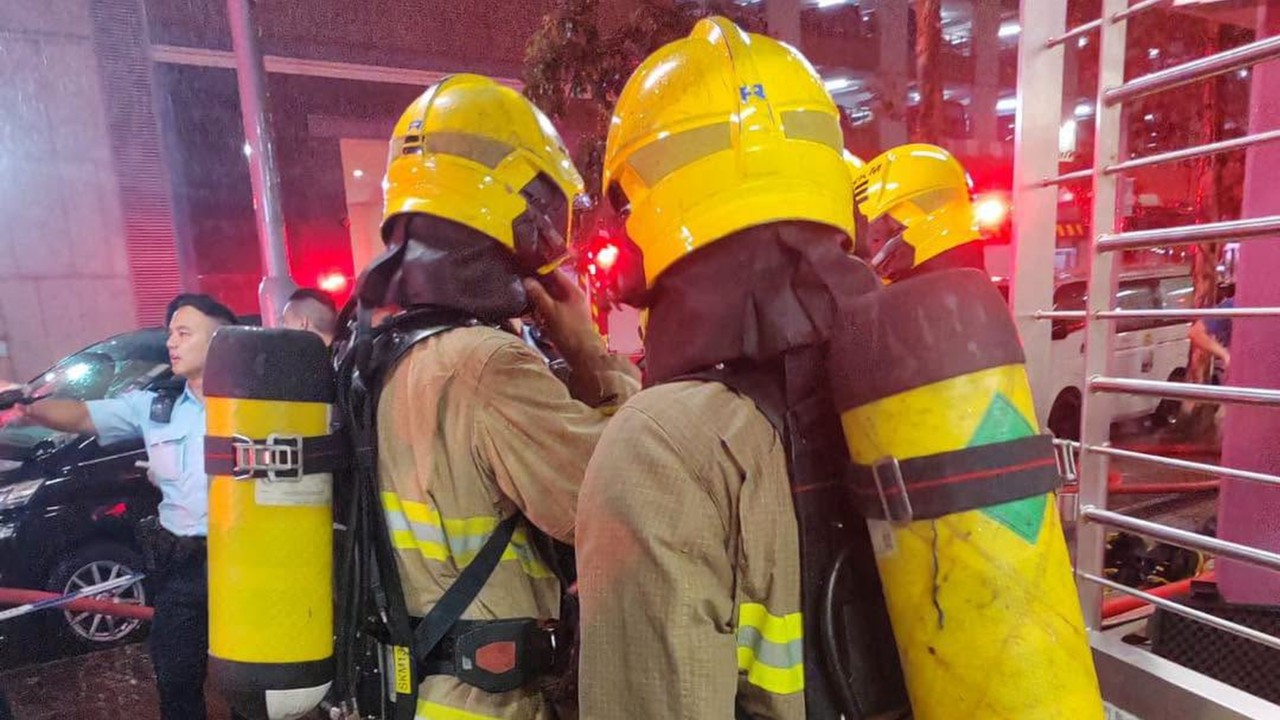 Hong Kong'da şarj aleti yangını: 3 yaralı, 4 kedi öldü