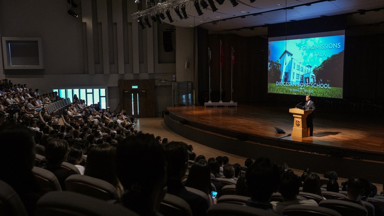 Hong Kong'da Tarihi Öğretim Hamlesi: DBS Üç Üniversite Yolu Sunacak