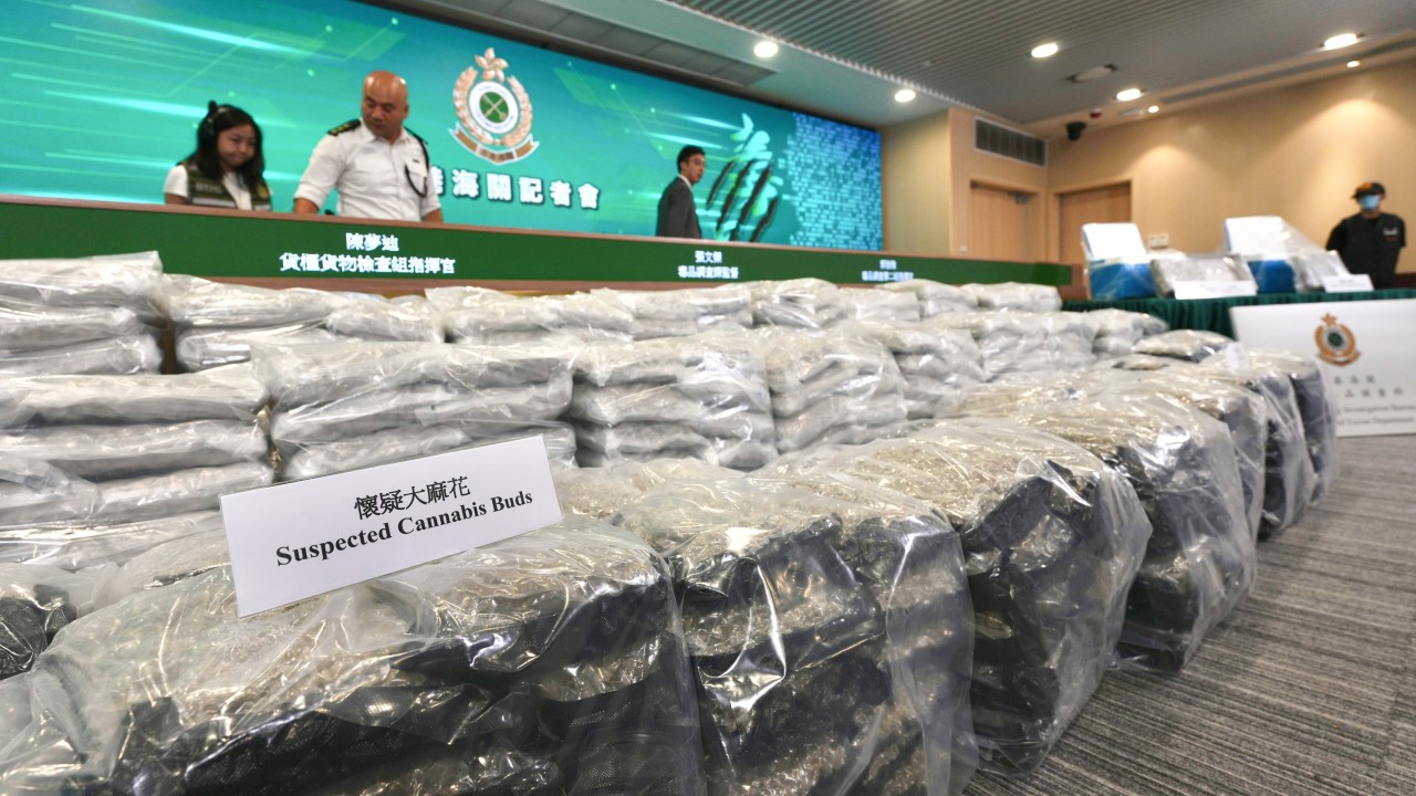 Hong Kong'da Deniz Yoluyla Rekor Esrar Ele Geçirildi: 3 Gözaltı