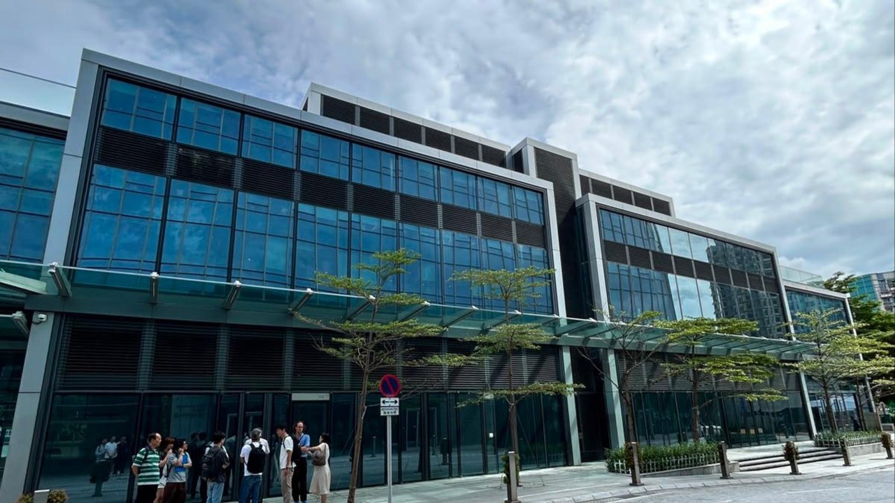 Hong Kong'da Eğitim Patlaması, Anakara Okul Zincirine Kule Kiralattı