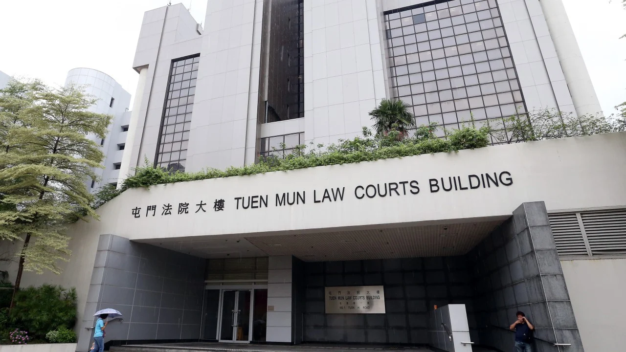 Hong Kong'da 61 yaşındaki emekliye 40 saat kamu hizmeti cezası