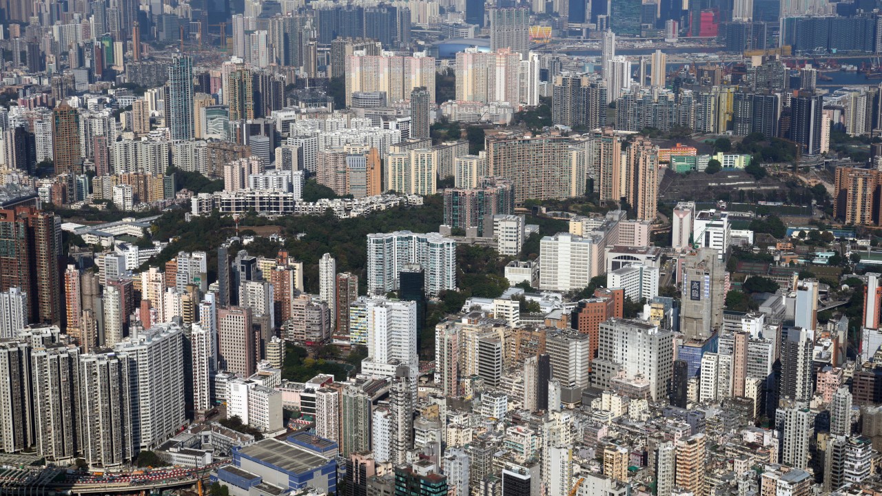 Hong Kong eski binalara akıllı yangın alarmını genişletti
