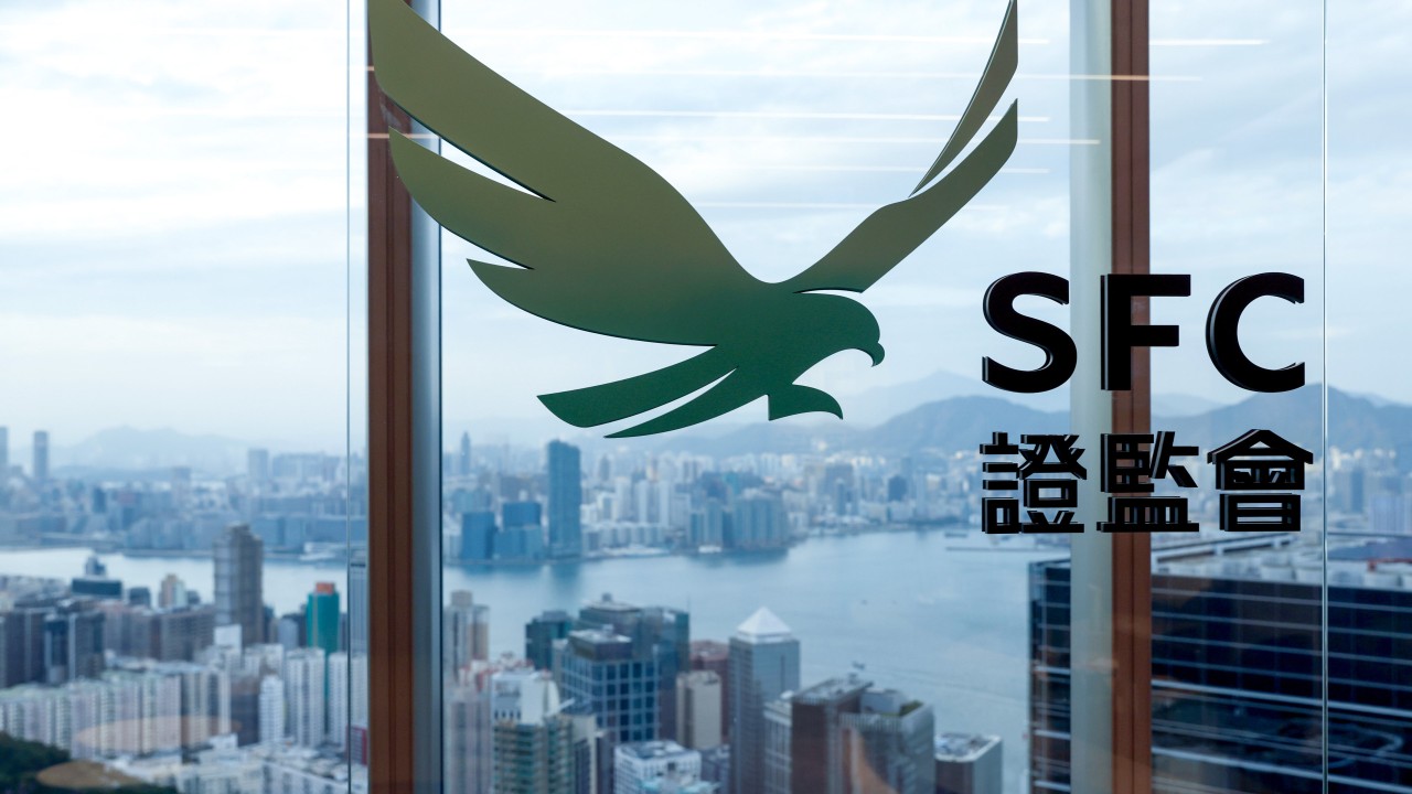 Hong Kong'da eski düzenleyici yöneticiye gizli dosya suçlaması