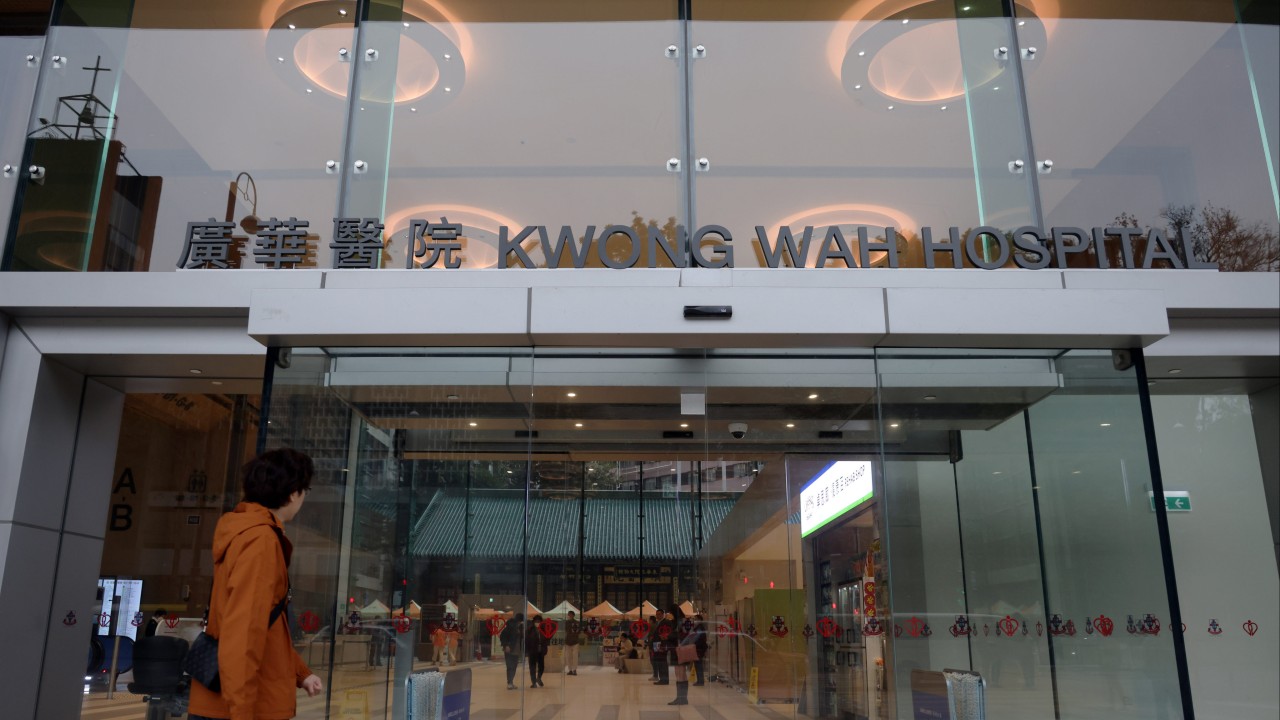 Hong Kong'da hastane yangını: Yatak ve bağlama askısını yakan hasta tutuklandı