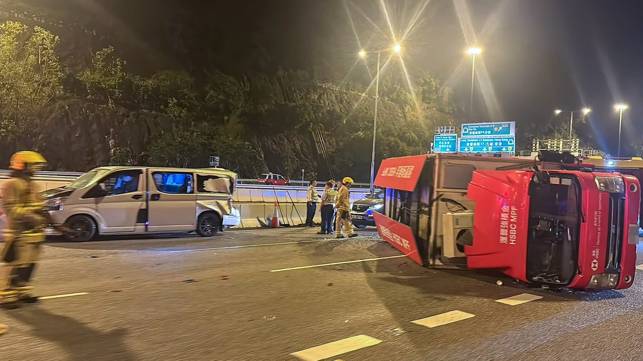 Hong Kong'da havalimanı bağlantı yolu felci: Ulaştırma yetkilileri soruşturma başlattı