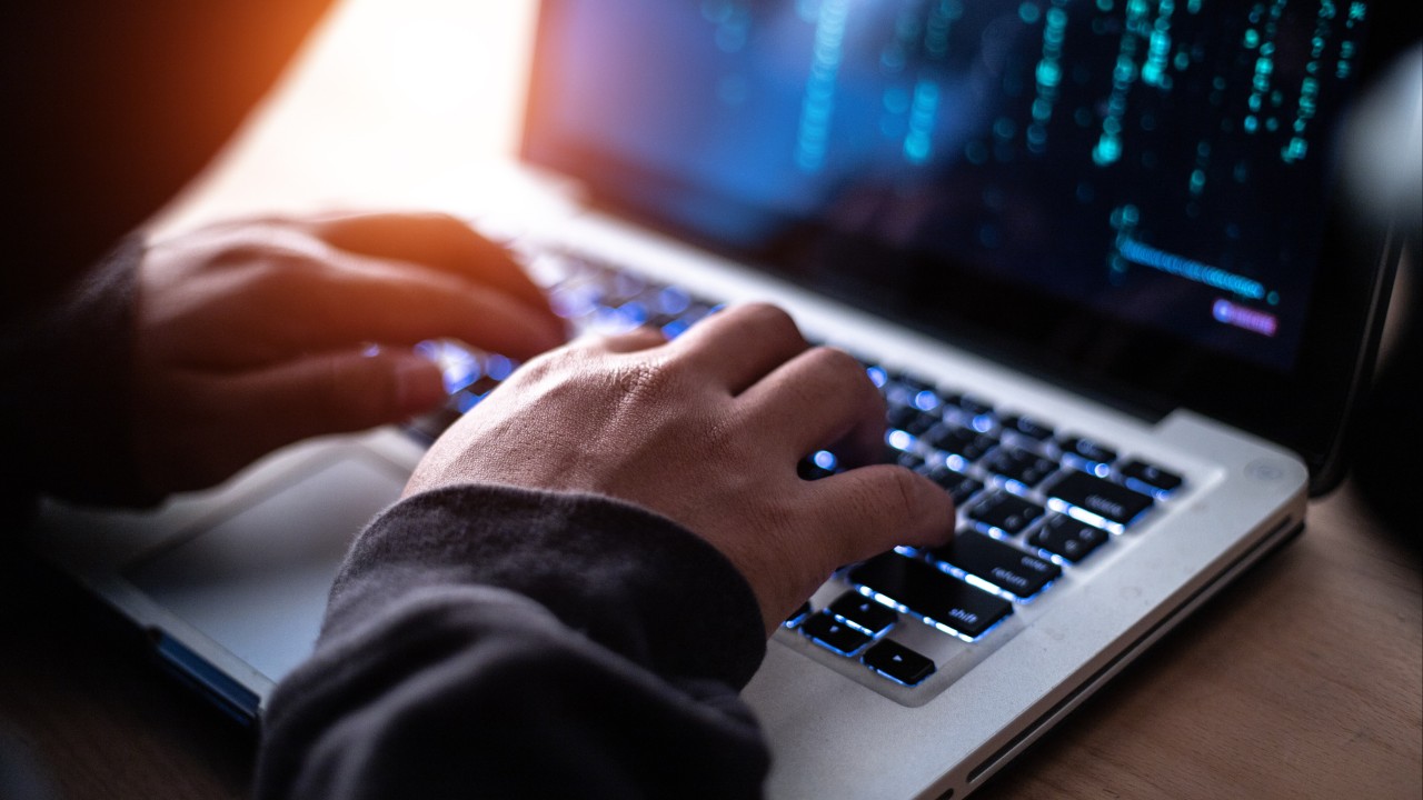 Hong Kong'da 3 hizmetçi, işveren verilerini kullanarak kredi çekti: İşten atıldılar