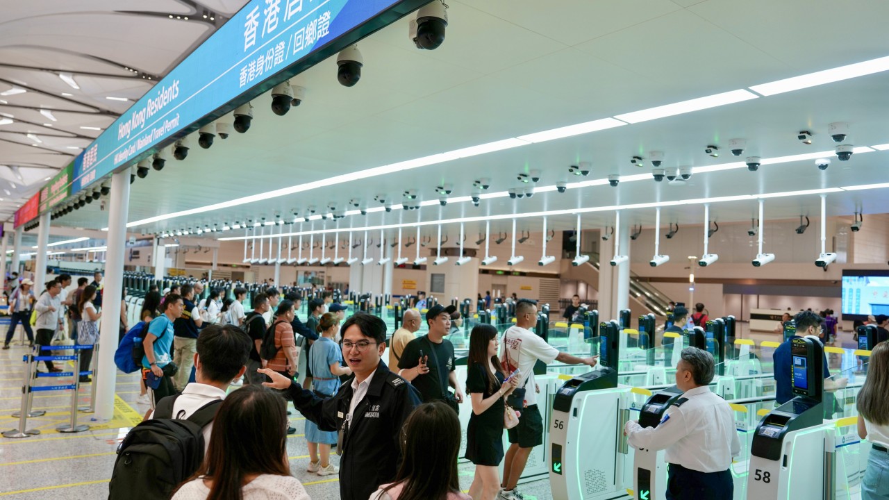 Hong Kong Huanggang Sınır Kapısında Tatil Yoğunluğu Alarmı