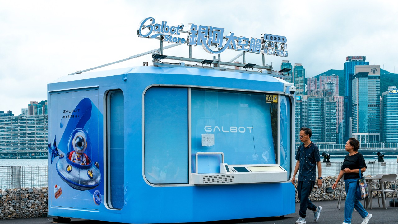 Hong Kong'da İlk İnsansı Robotlu Marketler Açıldı