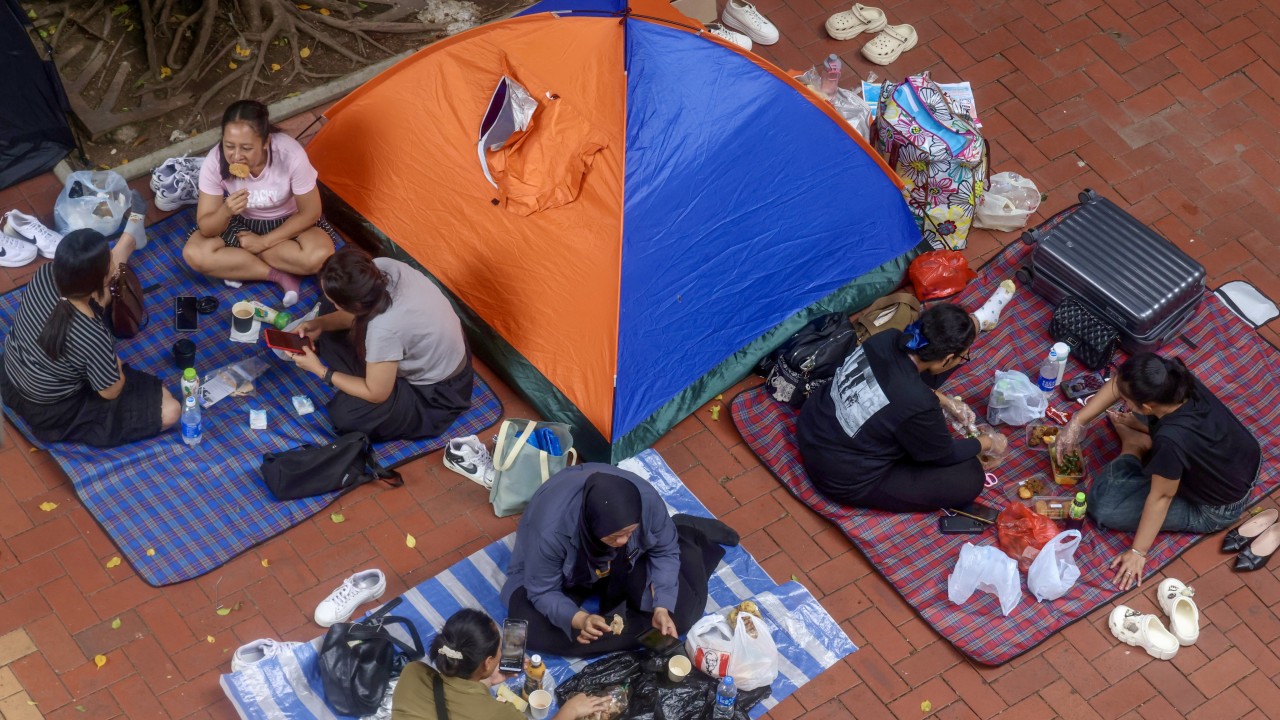 Hong Kong'da işverenlerden yardımcı ücretlerine donma çağrısı