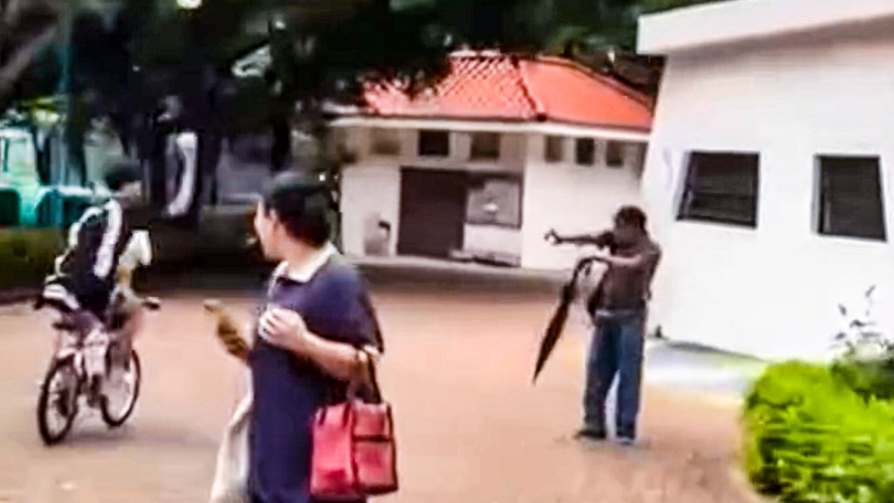 Hong Kong'da ıslak mendil ve suyla saldırı: 4 çocuk gözaltına alındı
