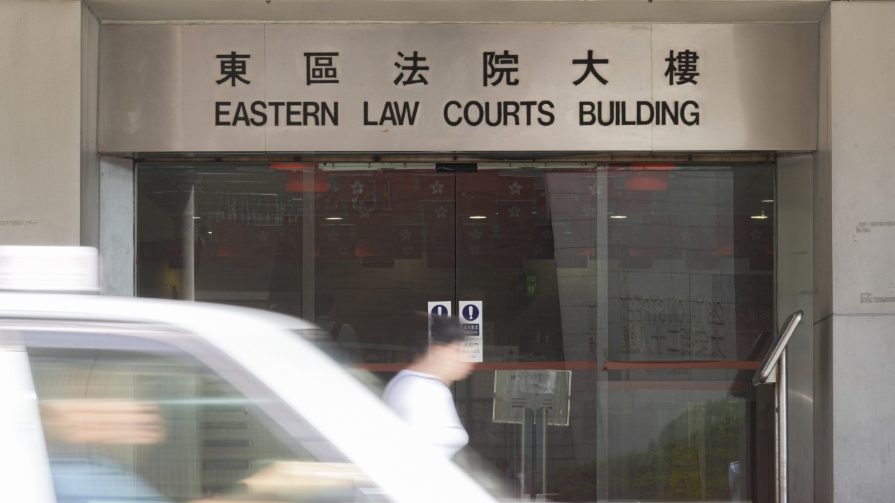 Hong Kong'da istatistikçiye kız okulu önünde 'açık' suçlamasından beraat