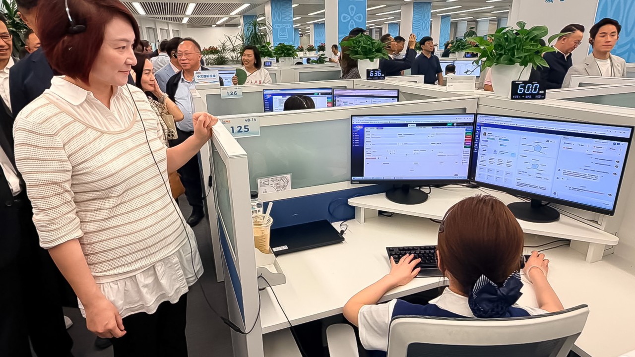 Hong Kong, kamu hattını yenilemek için Pekin'den ders alabilir