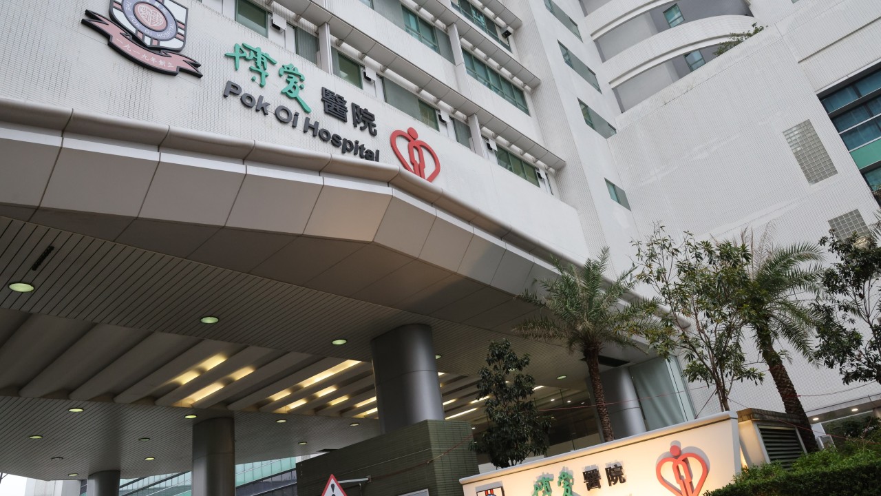 Hong Kong'da kamyon ve minibüs çarpıştı: 6 yaralı