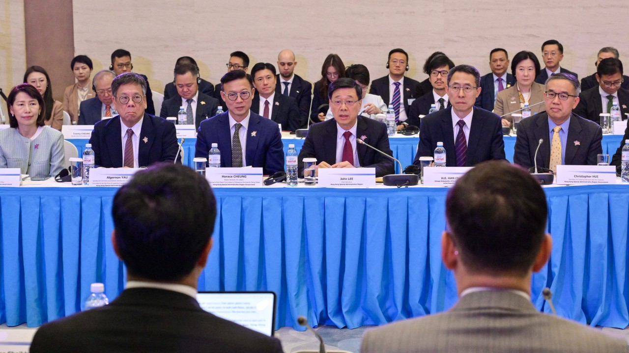 Hong Kong, Kazakistan'ın Almatı kentine 2027'de direkt uçuşlara başlıyor