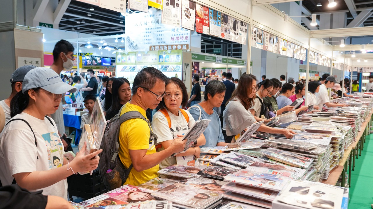 Hong Kong Kitap Fuarı'nda satışlar düştü, tarayıcılar alıcıları geçti