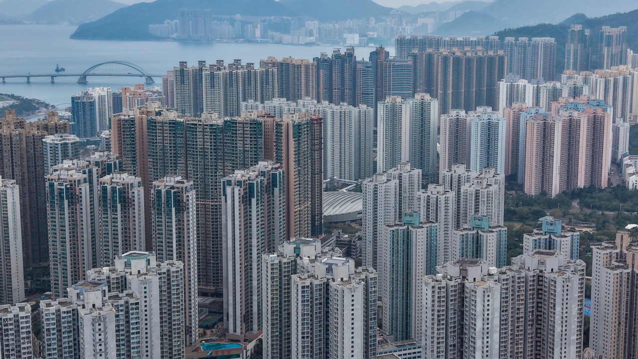 Hong Kong'da Konut Fiyatları Yavaşlıyor, Geliştiriciler Yeni Projeleri Piyasaya Sürmeye Hazırlanıyor