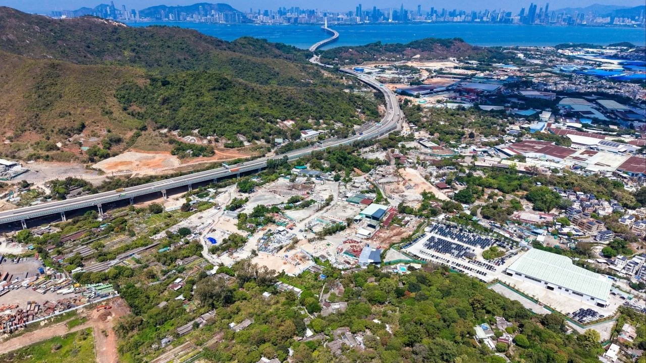 Hong Kong'da Konut Piyasası: Arazi İhalelerinde Temkin Çağrısı