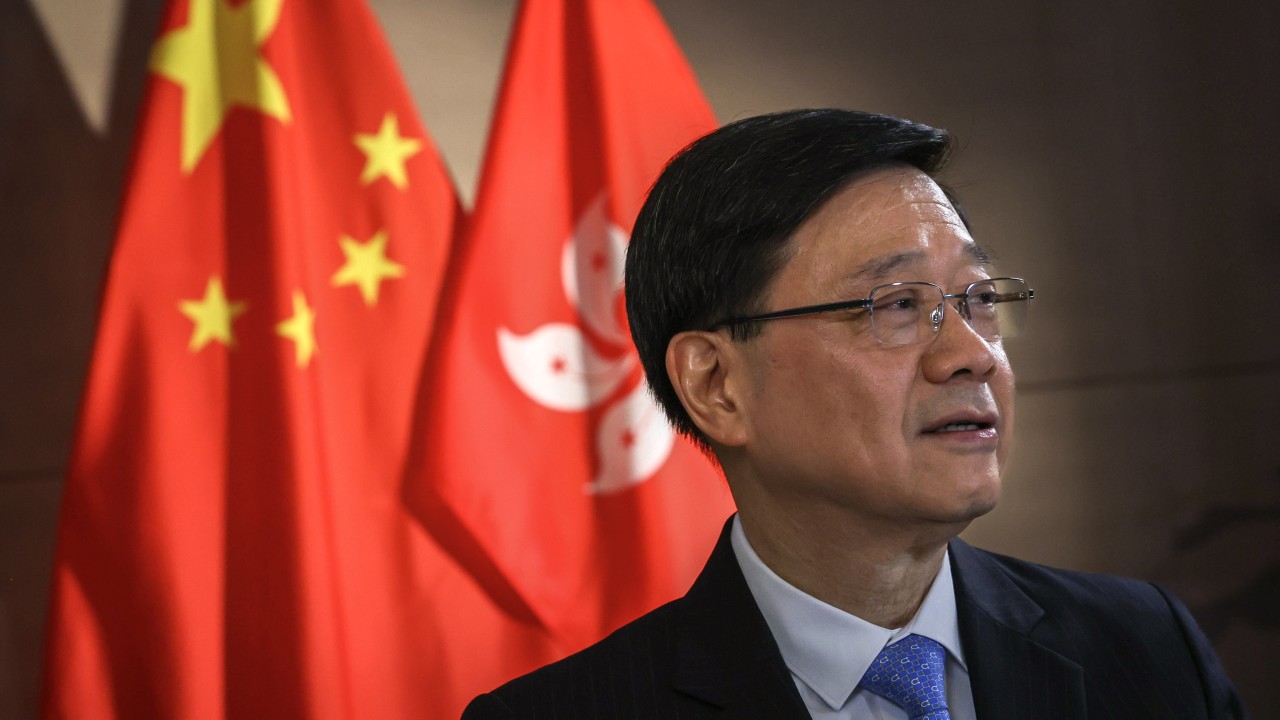 Hong Kong Lideri John Lee: 'Bir Yıl Uzun Bir Süre' – 2027 Seçimine Dair Açıklama