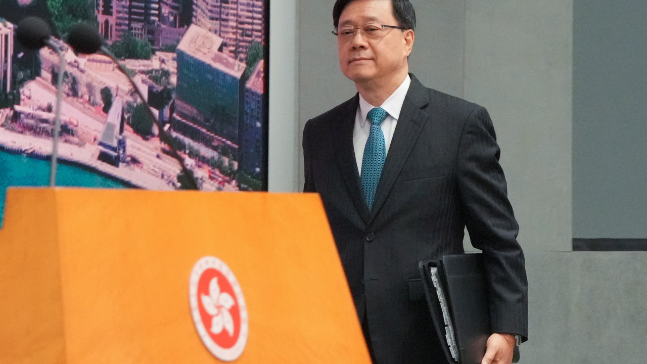 Hong Kong Lideri Pazar Günü Halk Toplantısı Düzenleyecek
