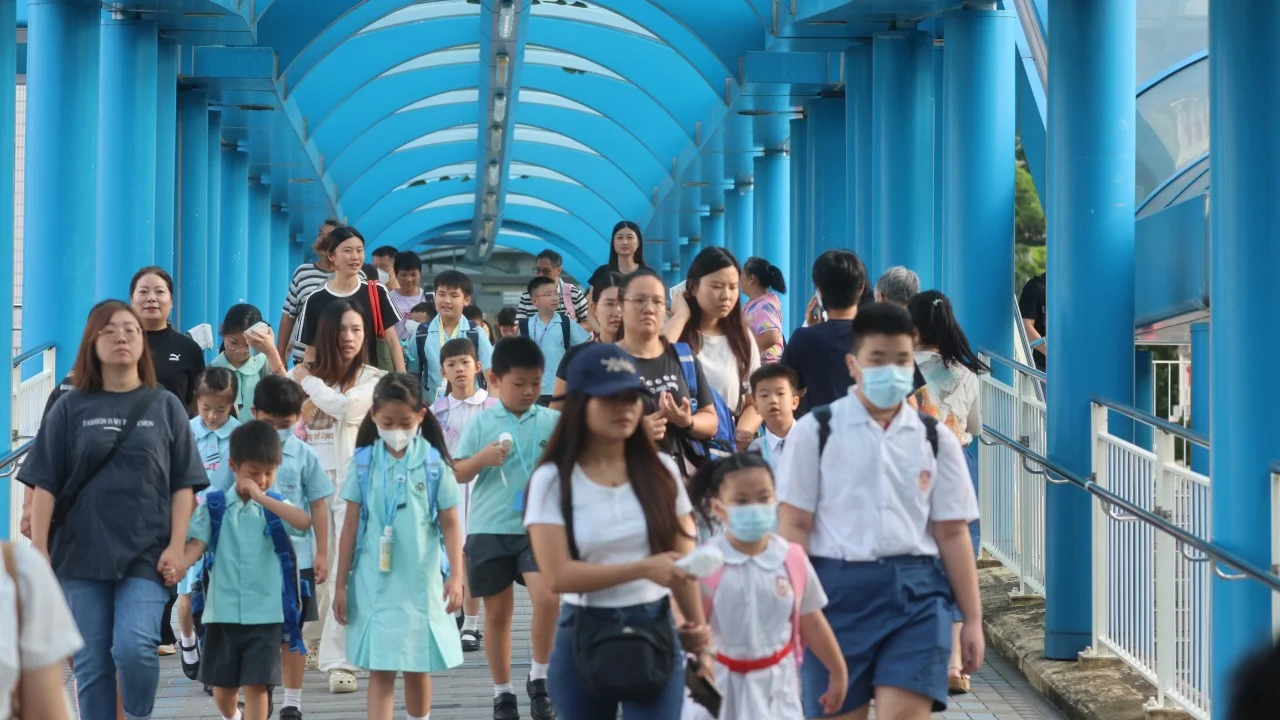 Hong Kong'da liselere yerleştirmede rekor: Yüzde 74 ilk tercihine girdi