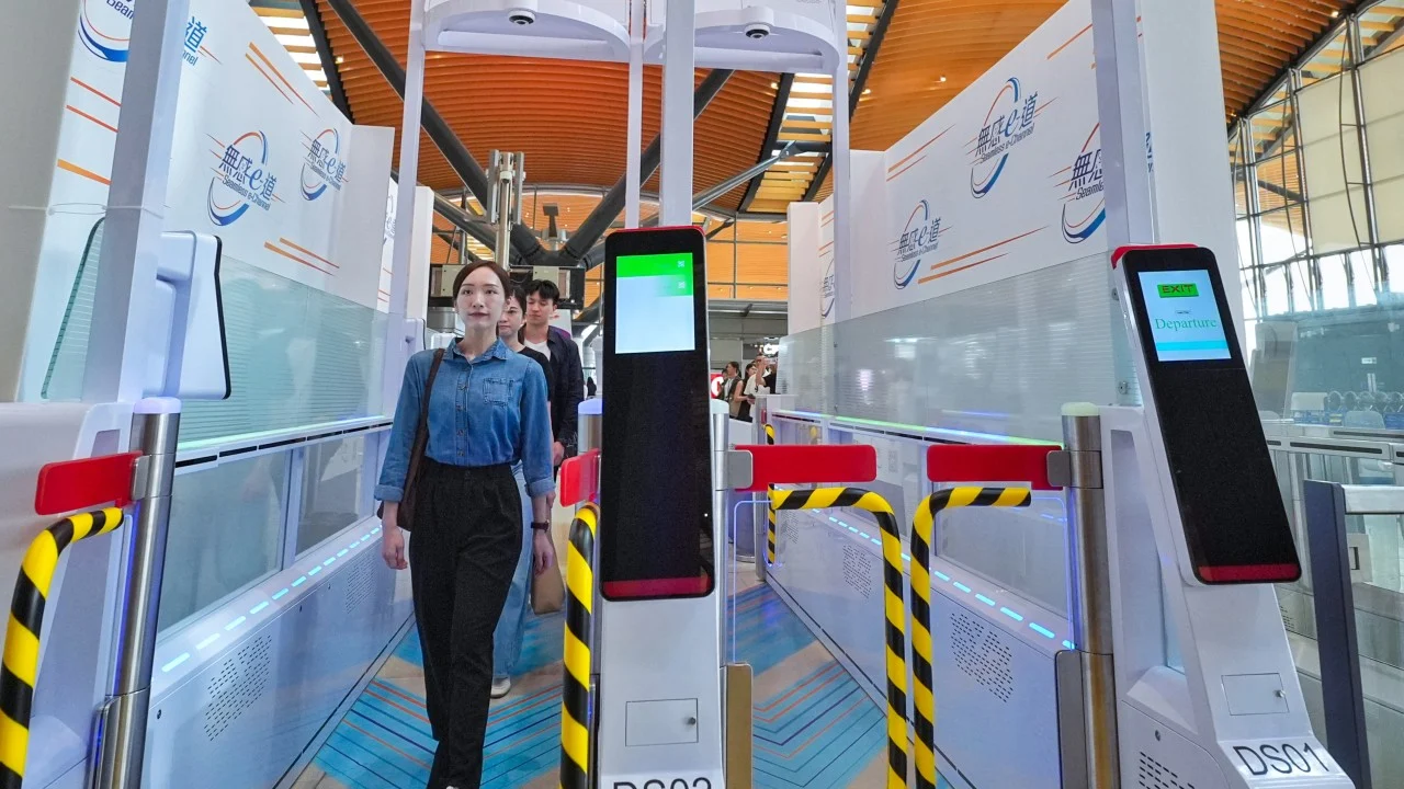 Hong Kong-Makao-Zhuhai Köprüsü'nde 50 Bin Kişi Yüz Tanıma ile Sınırdan Geçecek