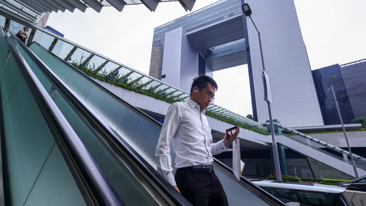 Hong Kong memurlarına yüzde 2 zam: Tai Po yangınının maliyeti mi
