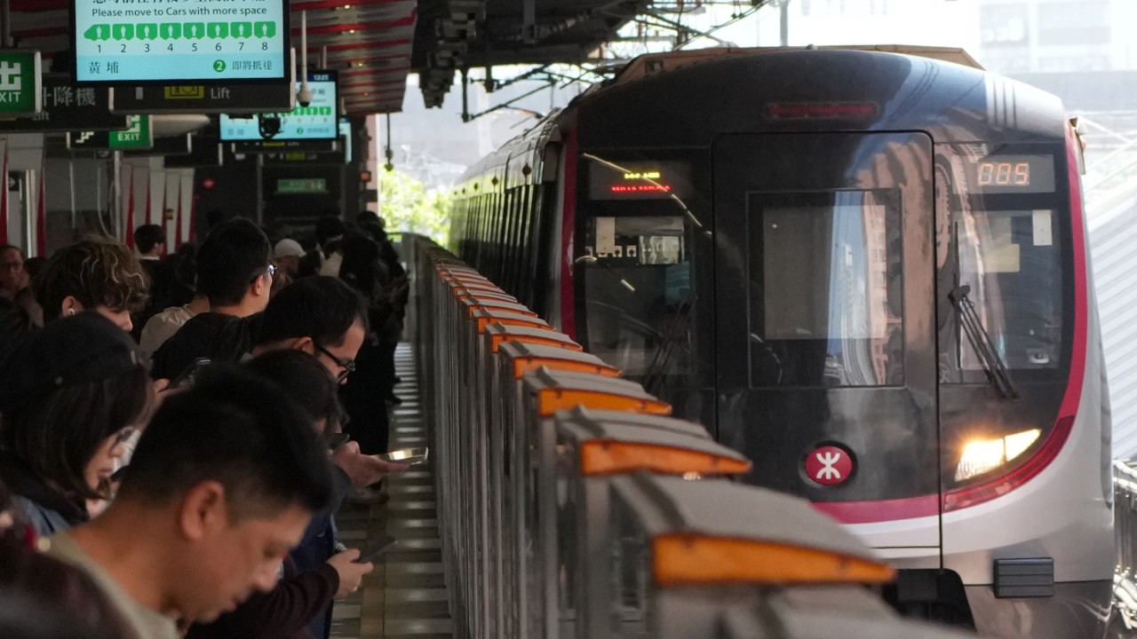 Hong Kong metrosunda maymun alarmı: İş çıkışı saatlerinde seferler aksadı