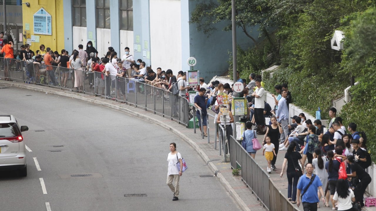 Hong Kong'da okul kayıt mesajları erken gitti: Bakan özür diledi