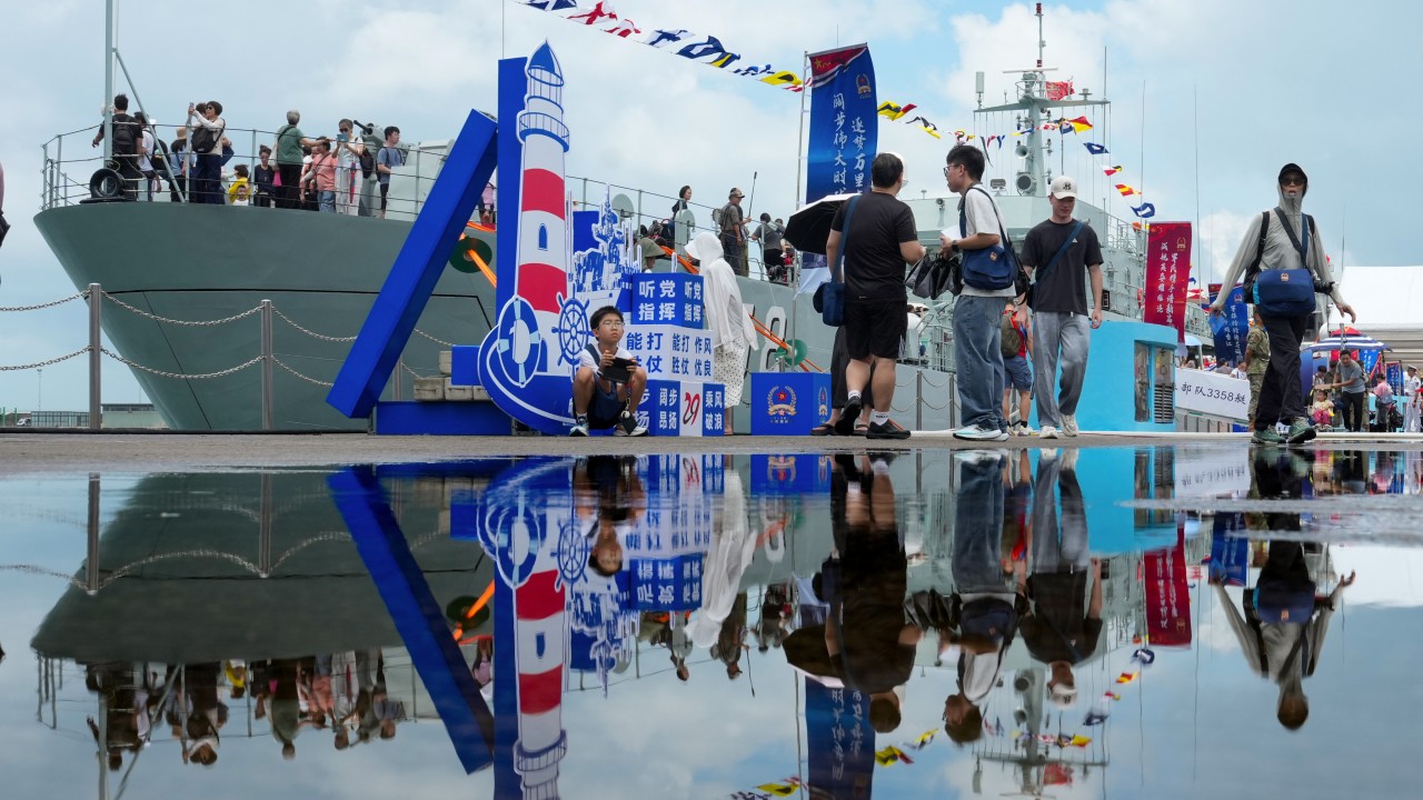 Hong Kong'da PLA gemisi turu biletleri 4 dakikada tükendi