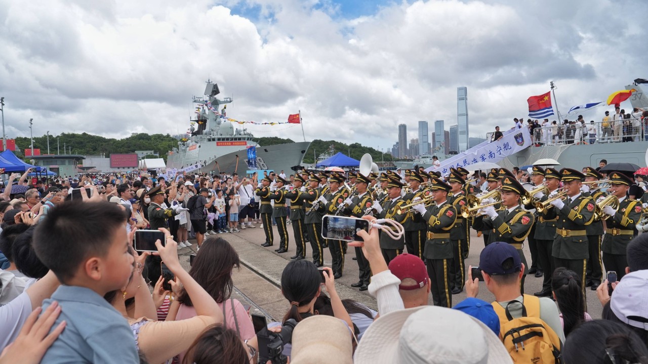 Hong Kong'da PLA Subayı Sudan Tahliyesini Anlattı