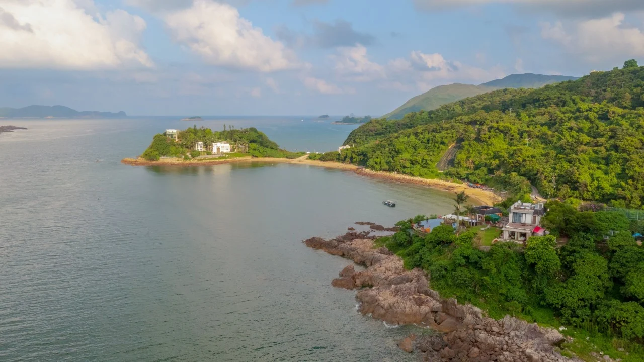 Hong Kong'da plajda tekne çarptı: 2 yaralı