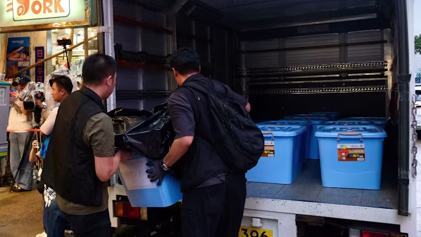 Hong Kong polisi muhalif kitapçılara baskın: 5 gözaltı