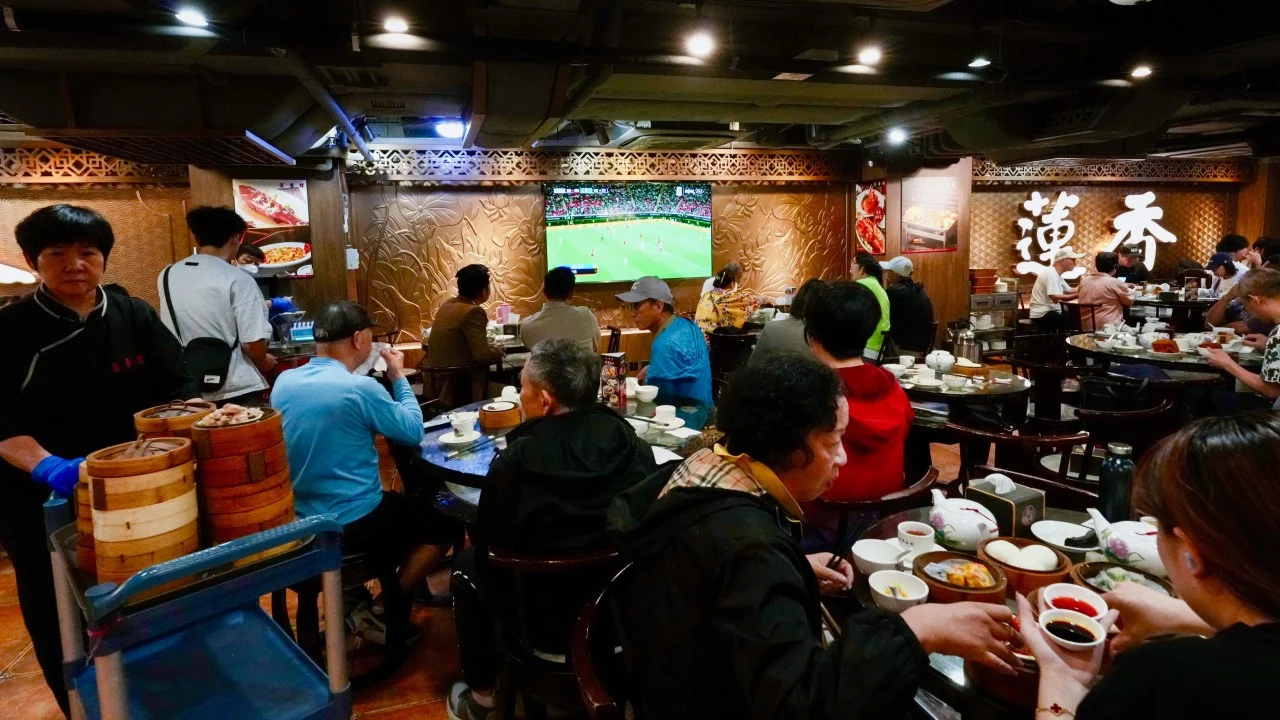 Hong Kong restoranları Dünya Kupası için saat farkını aşmaya çalışıyor