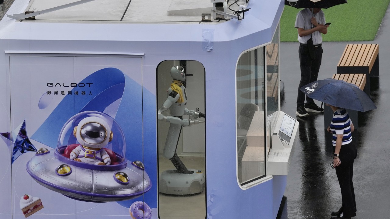 Hong Kong'da robot mağazaları açılışta aksadı
