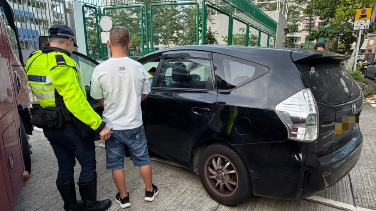 Hong Kong'da sahte taksi şoförüne operasyon: Çinli turist tutuklandı