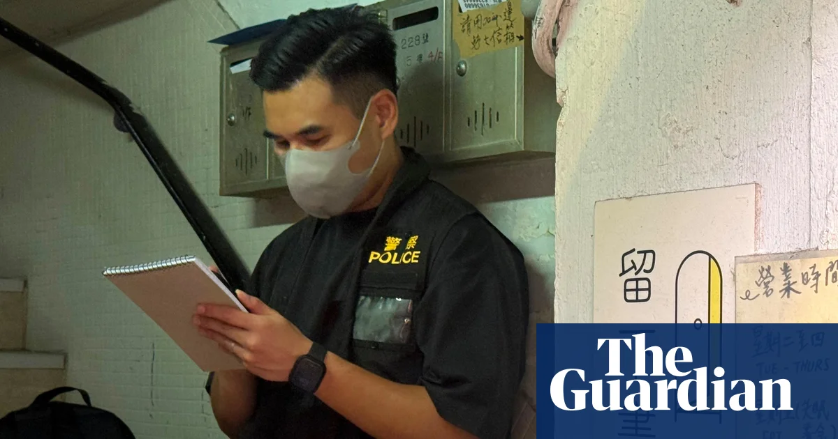 Hong Kong'da beş kişi 'sakıncalı' yayın baskınında tutuklandı